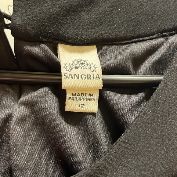 BEAUTIFUL DRESS - Picture 3 of 7